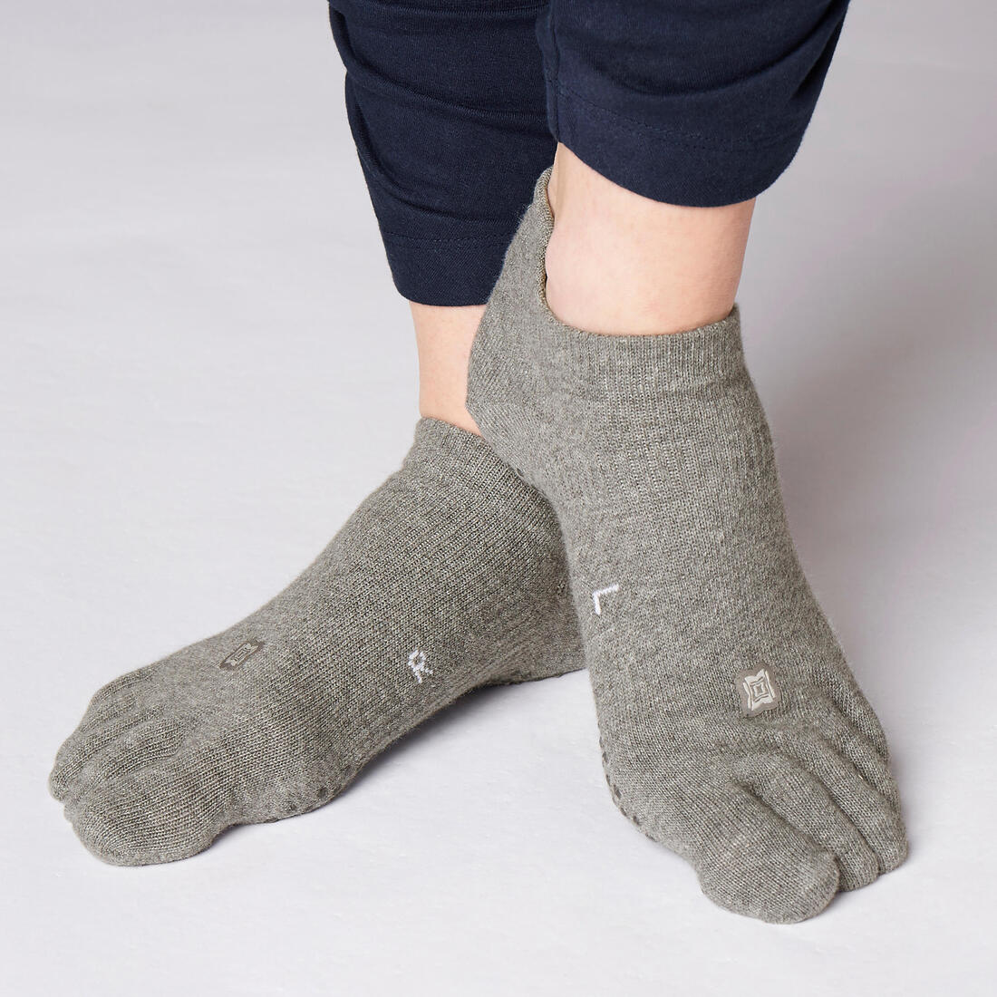 CHAUSSETTES YOGA 5 DOIGTS ANTIDERAPANTES GRIS CHINE