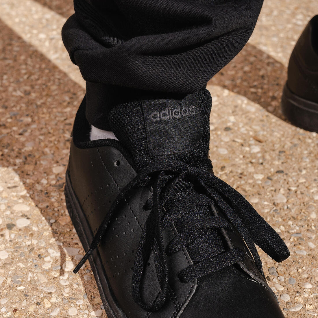 Chaussure adidas ADVANTAGE enfant - noir