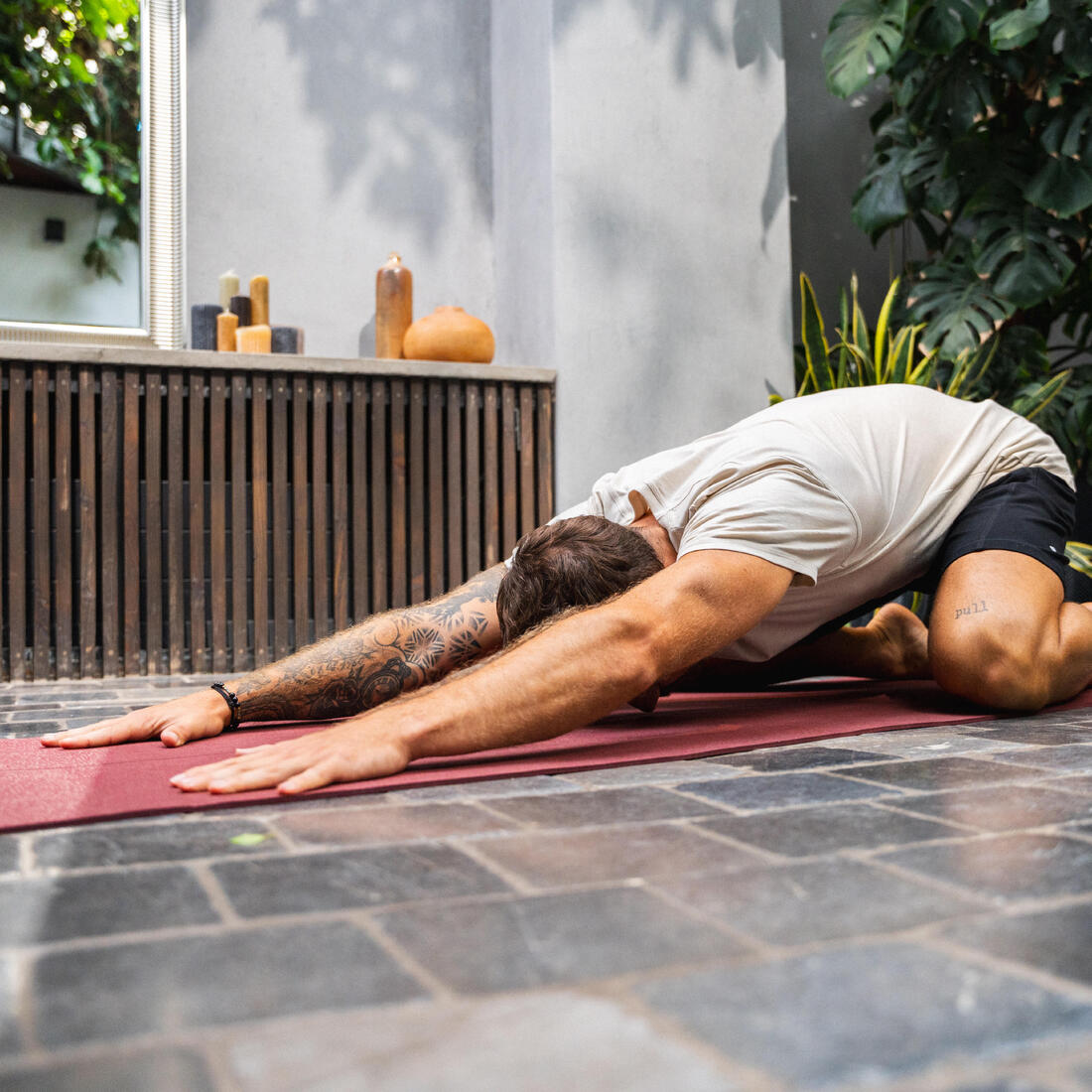 Tapis de yoga débutant adhérence et confort 5mm, bleu foncé