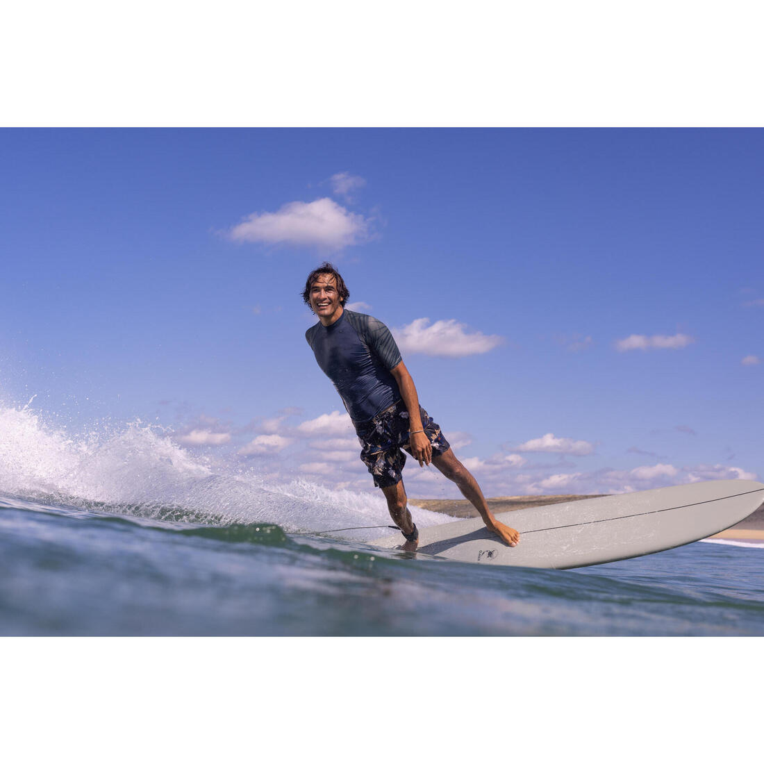 SURF 500 Hybride 8'  livrée avec 3 ailerons .