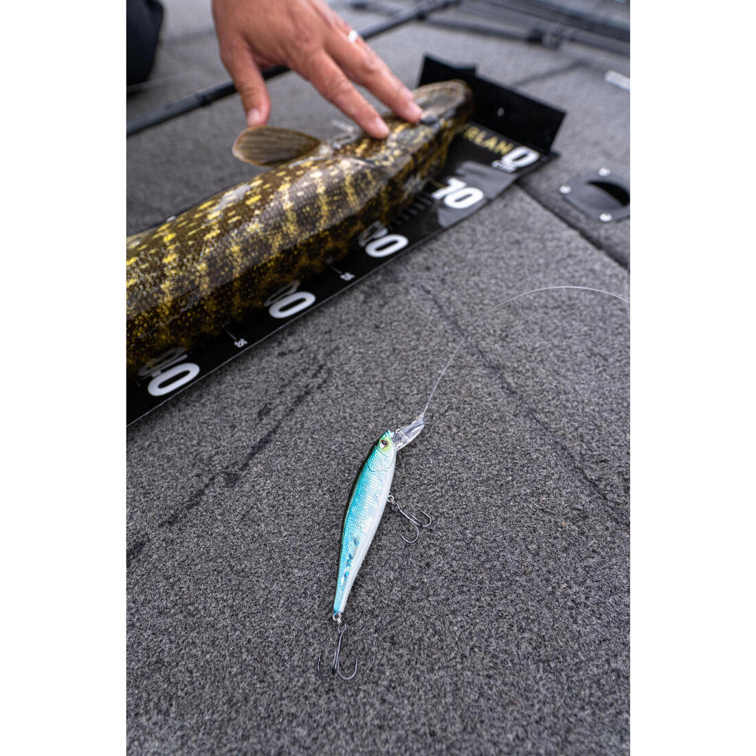 POISSON NAGEUR JERKBAIT MINNOW WXM MNW 100 SP FIRETIGER