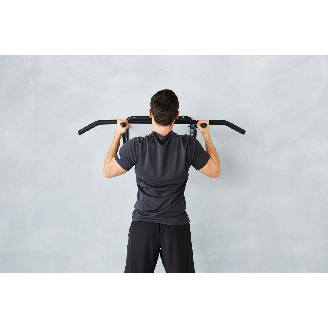 Barre de traction murale repliable