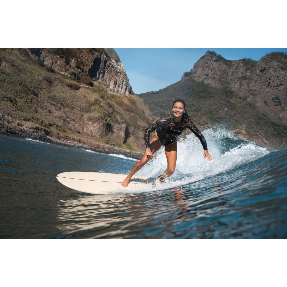 SURF 500 Hybride 6'4"  , livrée avec 3 ailerons .