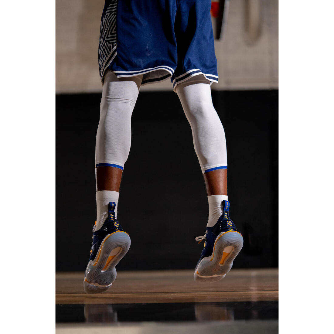 CHAUSSURES DE BASKETBALL NBA LOS ANGELES LAKERS TIGE MID - SE900