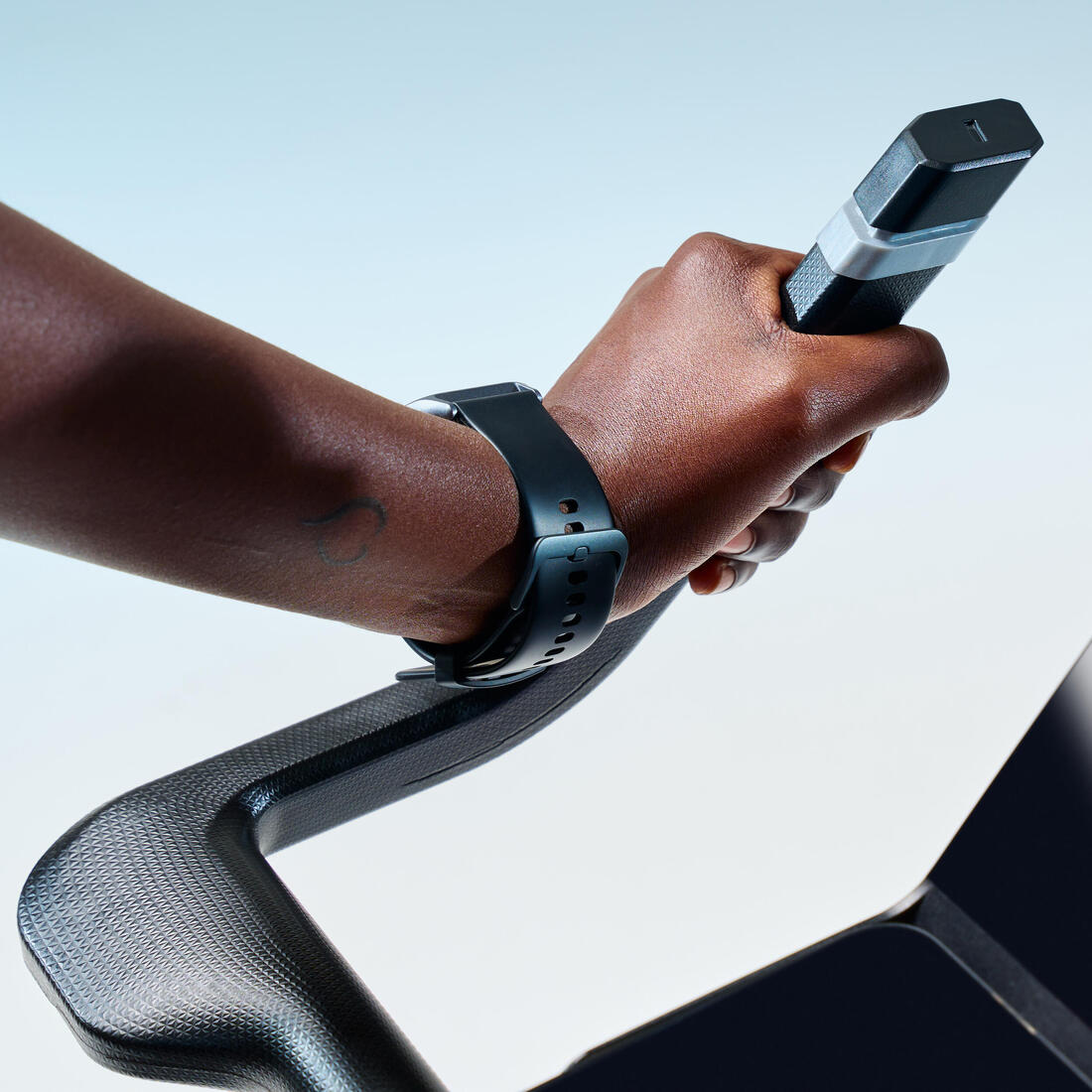 Challenge bike ultra silencieux, fluide, performant, 1500w et connecté à zwift