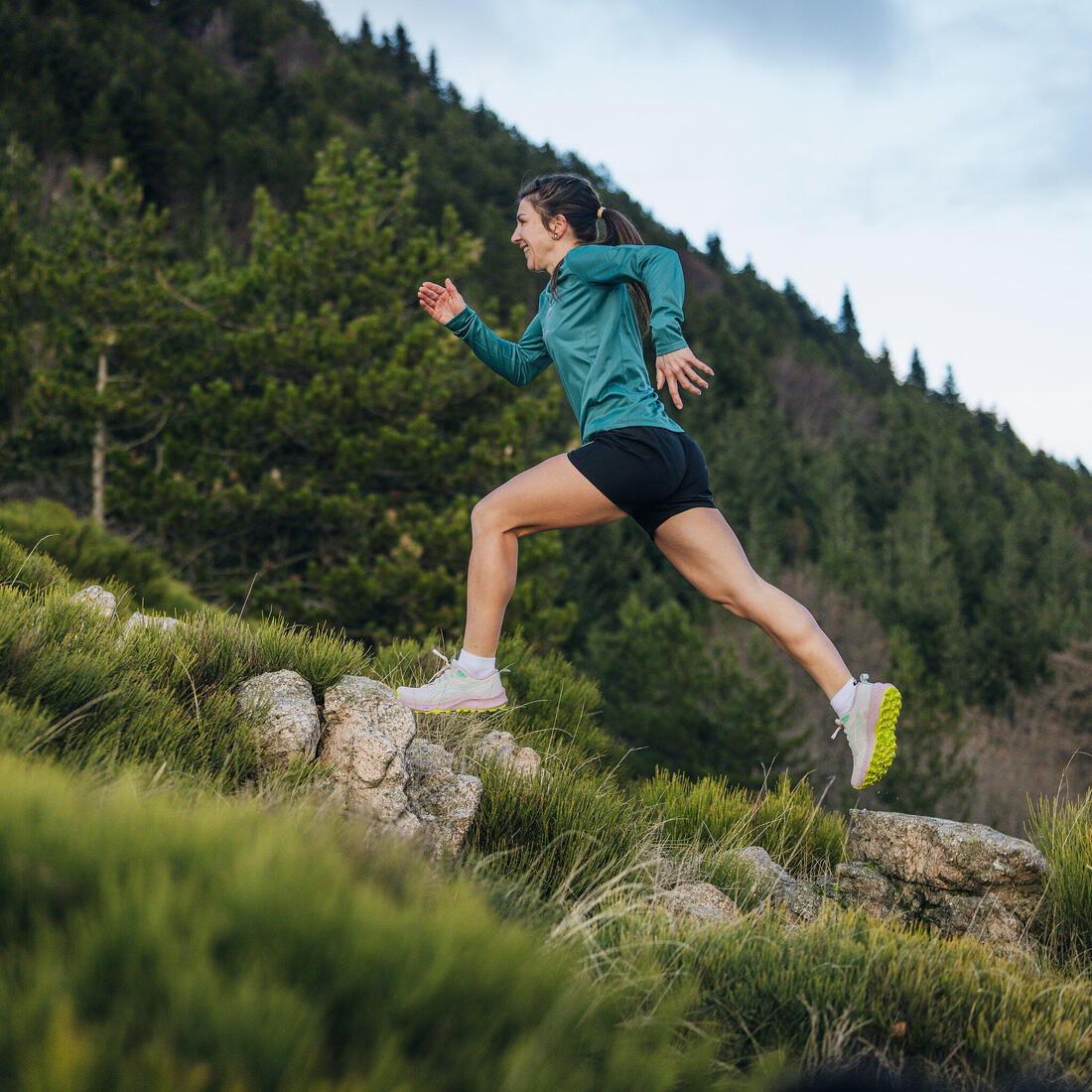 Chaussures de running trail femme, Asics trabuco terra 2, noir et