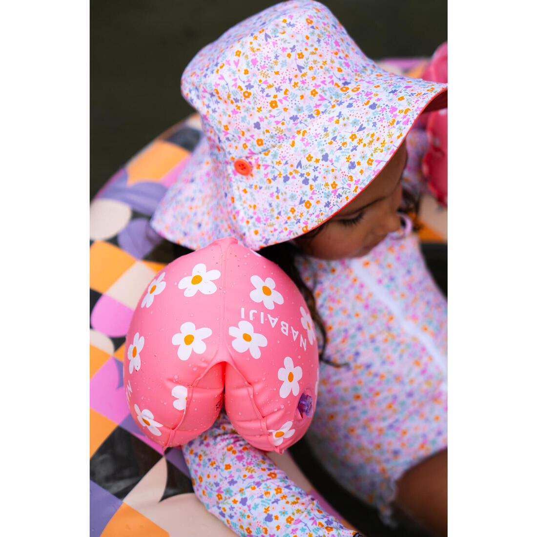 Chapeau anti uv bébé réversible jaune et bleu imprimé savane