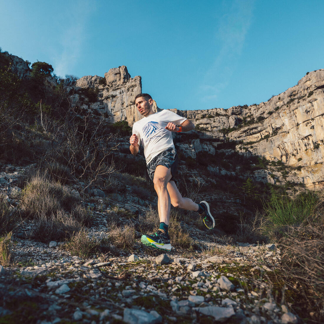 Chaussures de running trail homme, Asics trabuco 14, noir et