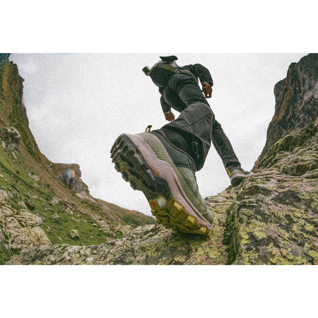 Chaussures de randonnée montagne légères homme, MH500 Light
