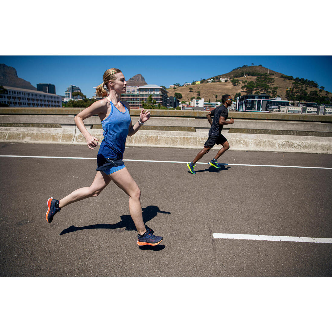 CHAUSSURES DE RUNNING FEMME  KIPRUN KD500