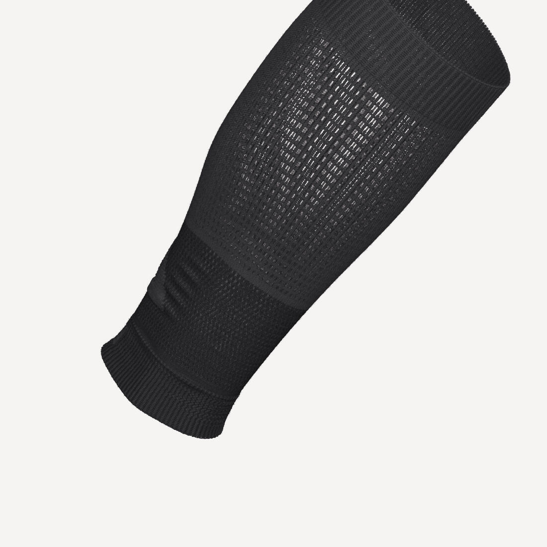 Manchon de compression running KIPRUN 500 noirs