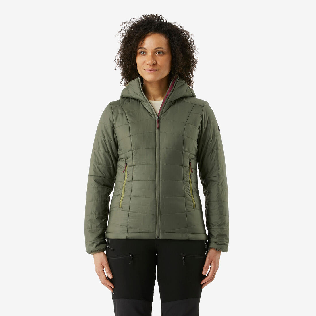 Doudoune de trek à capuche synthétique femme, MT100