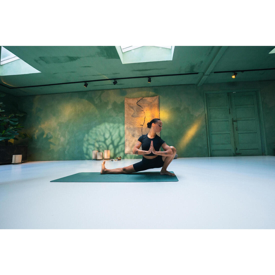 Cycliste de yoga et pilates extensible et confortable femme