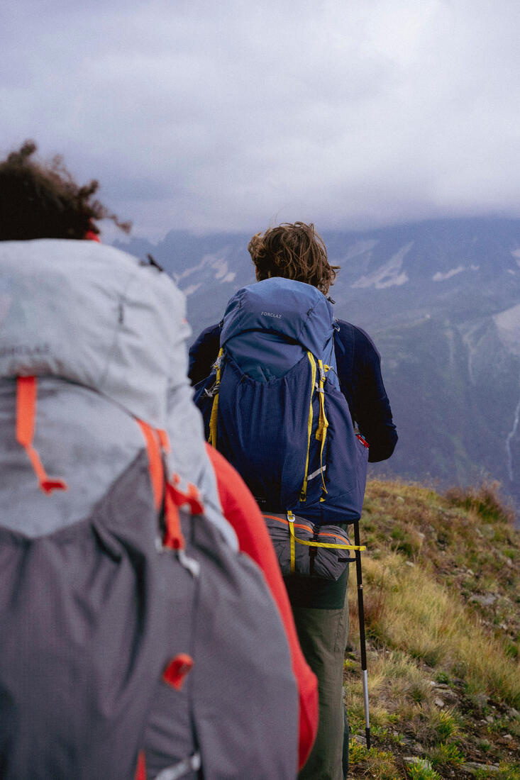 Sac à dos léger de trekking homme 50+10 l - MT900 Light