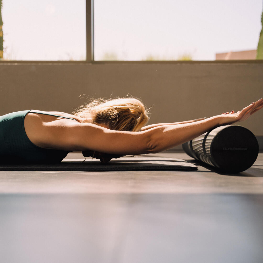 Rouleau en mousse de Pilates longueur 90 cm diamètre 15 cm, Foam roller noir