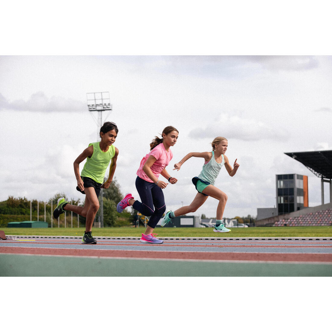 Short cuissard de running respirant Fille - KIPRUN DRY+ 2 en 1 marine et