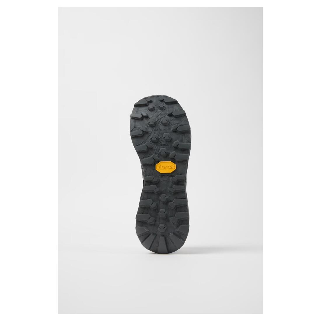 Chaussures de trail de la marque NNORMAL