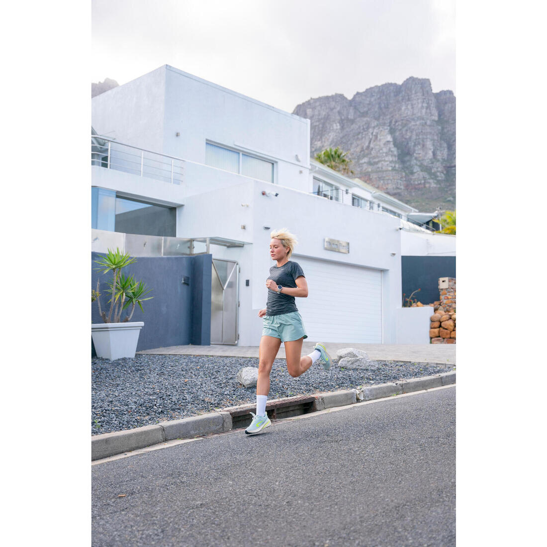Chaussures de Running Femme, Kiprun Kipcore blanche