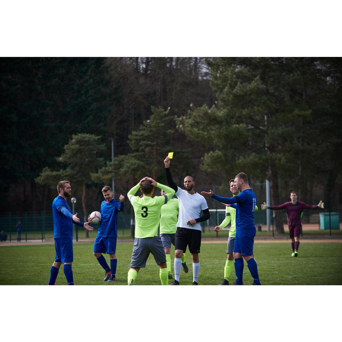 Jeu de cartons arbitre jaune rouge