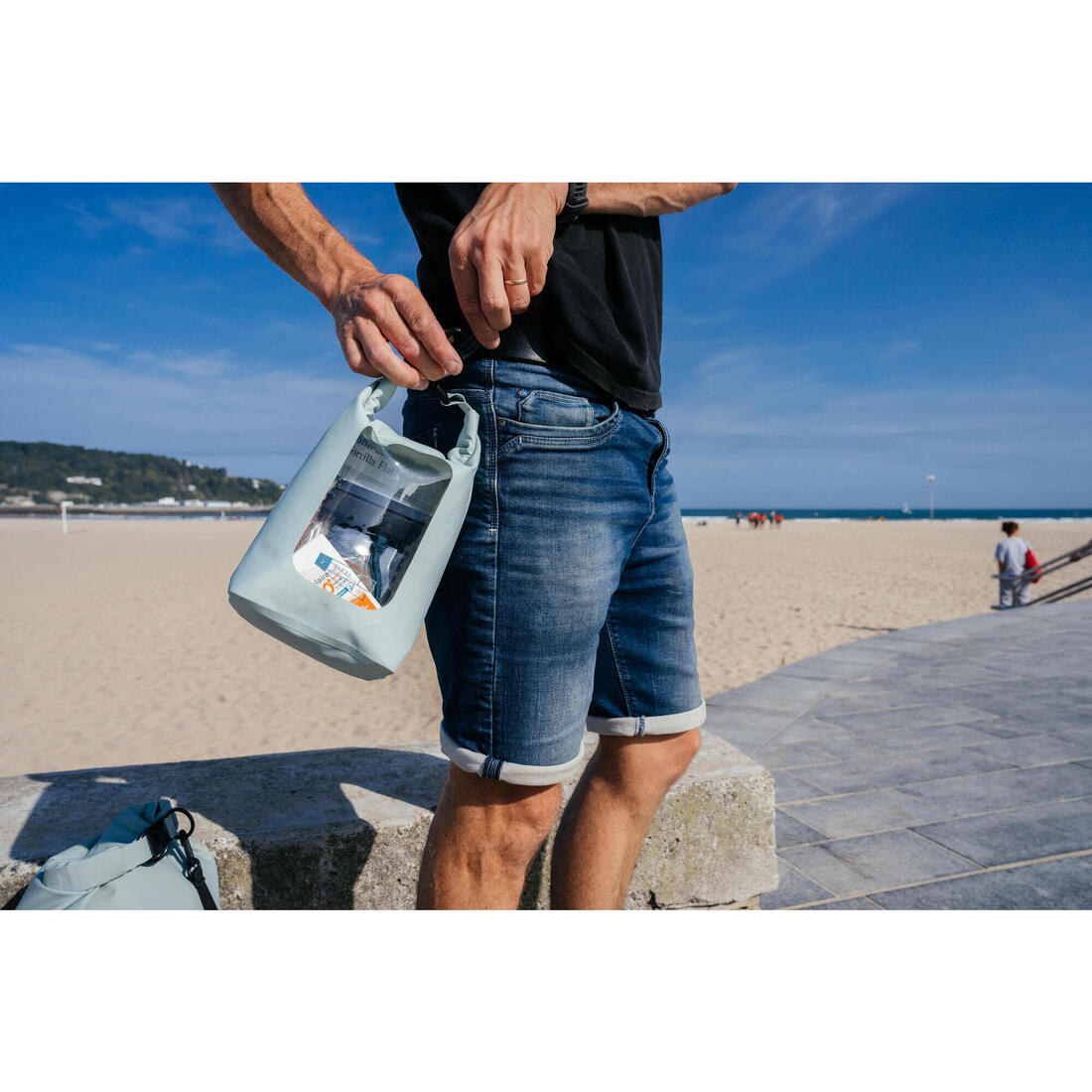 Sac étanche vert (IPX6)  de 2,5 l avec fenêtre de visibilité.