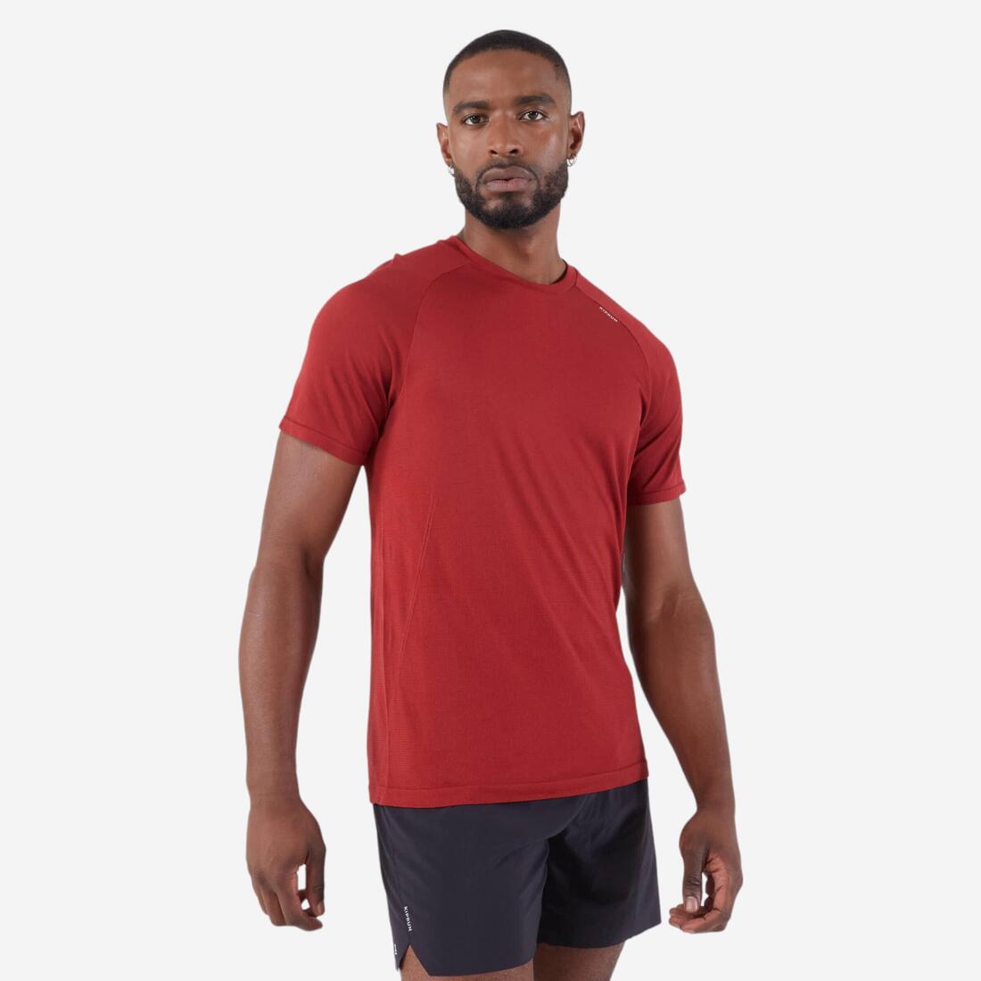 T-shirt de running sans coutures homme - kiprun run 500 confort – rouge bordeaux