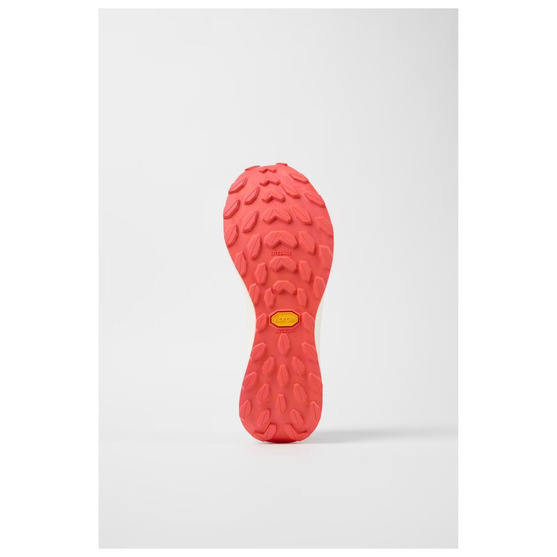 Chaussures de trail de la marque NNORMAL