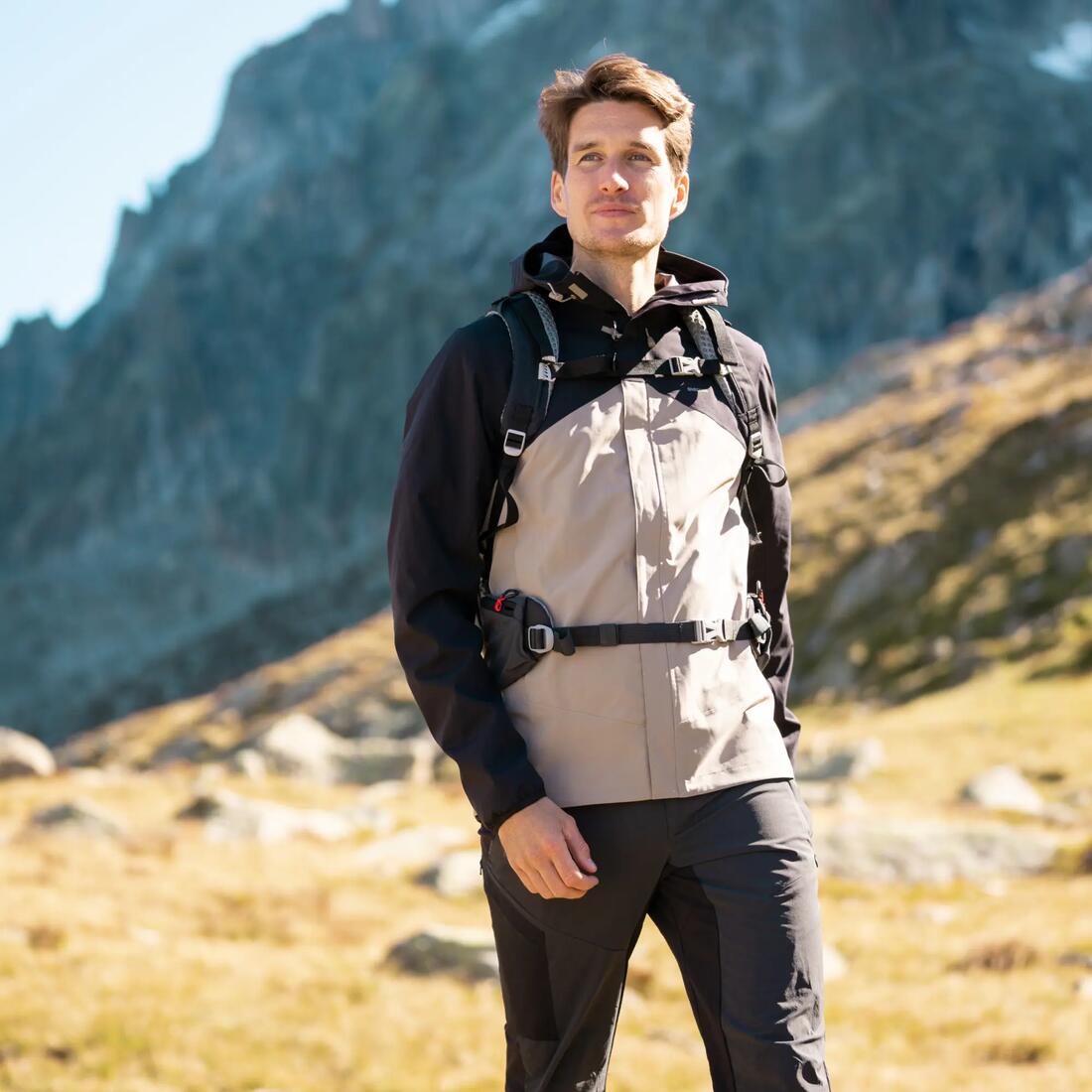 Veste de randonnée imperméable et légère homme, MH100 bleu foncé