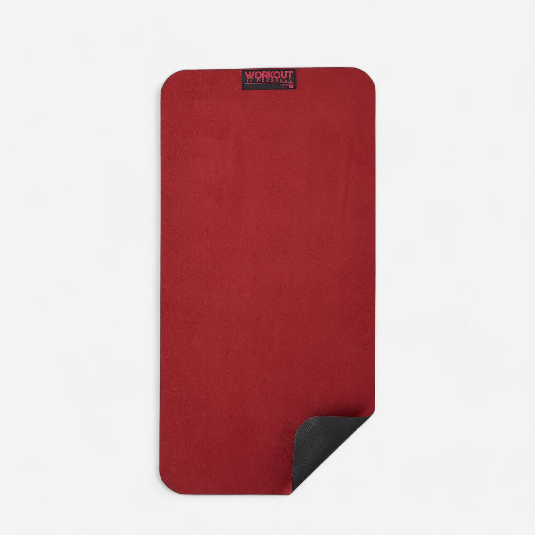 Serviette de musculation antidérapante bordeaux