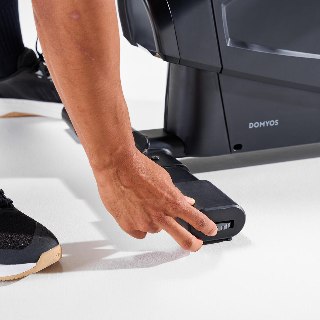 Vélo d'appartement connecté et auto-alimenté, EB900 B, garanti par Decathlon