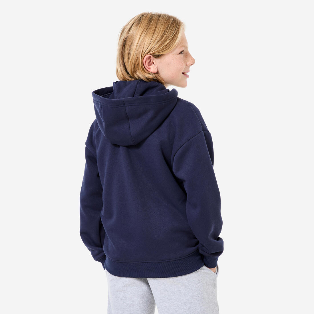 Ce sweat loose zippé avec capuche foncé