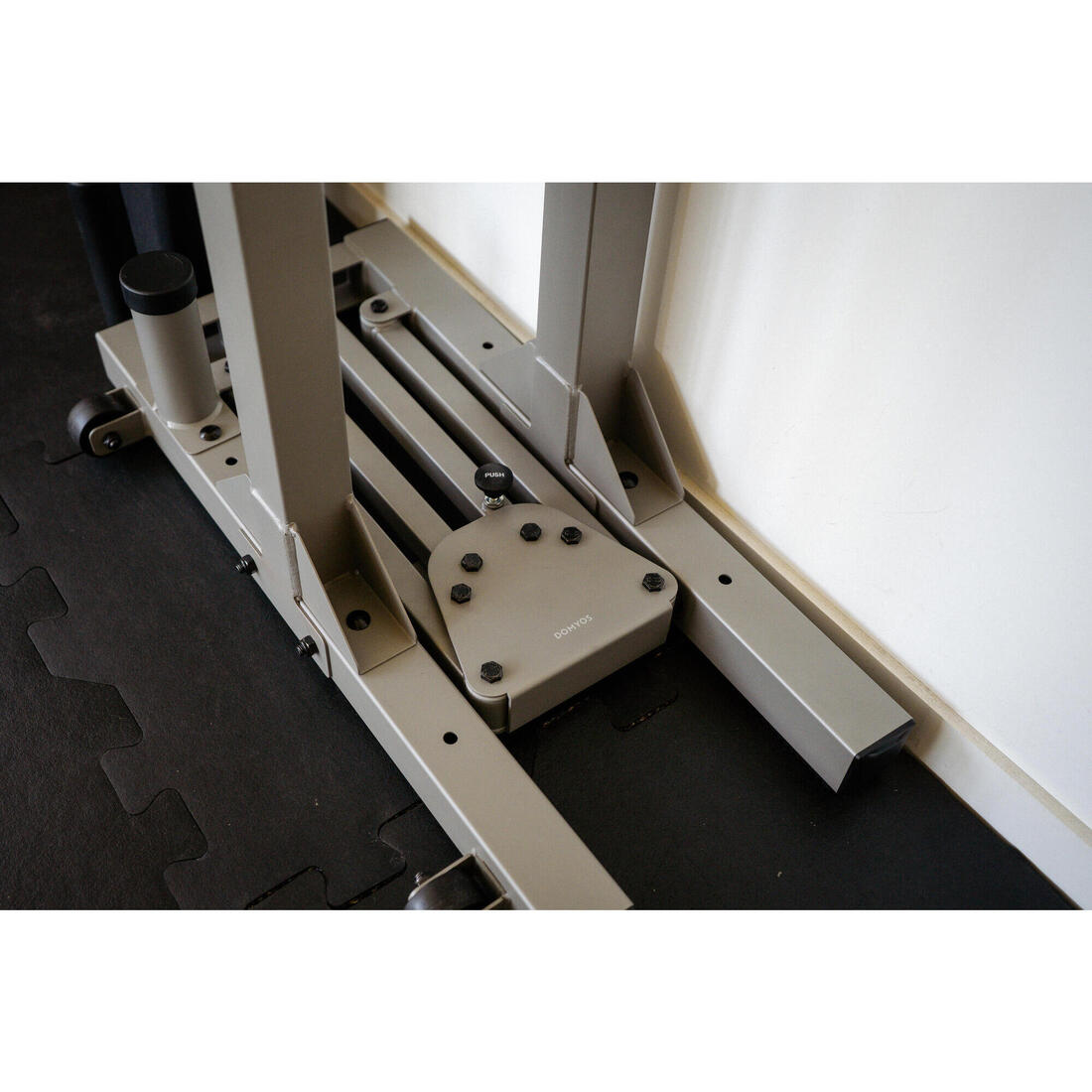 Rack de musculation 120 kg pliable en 2 sec et ultra-compact