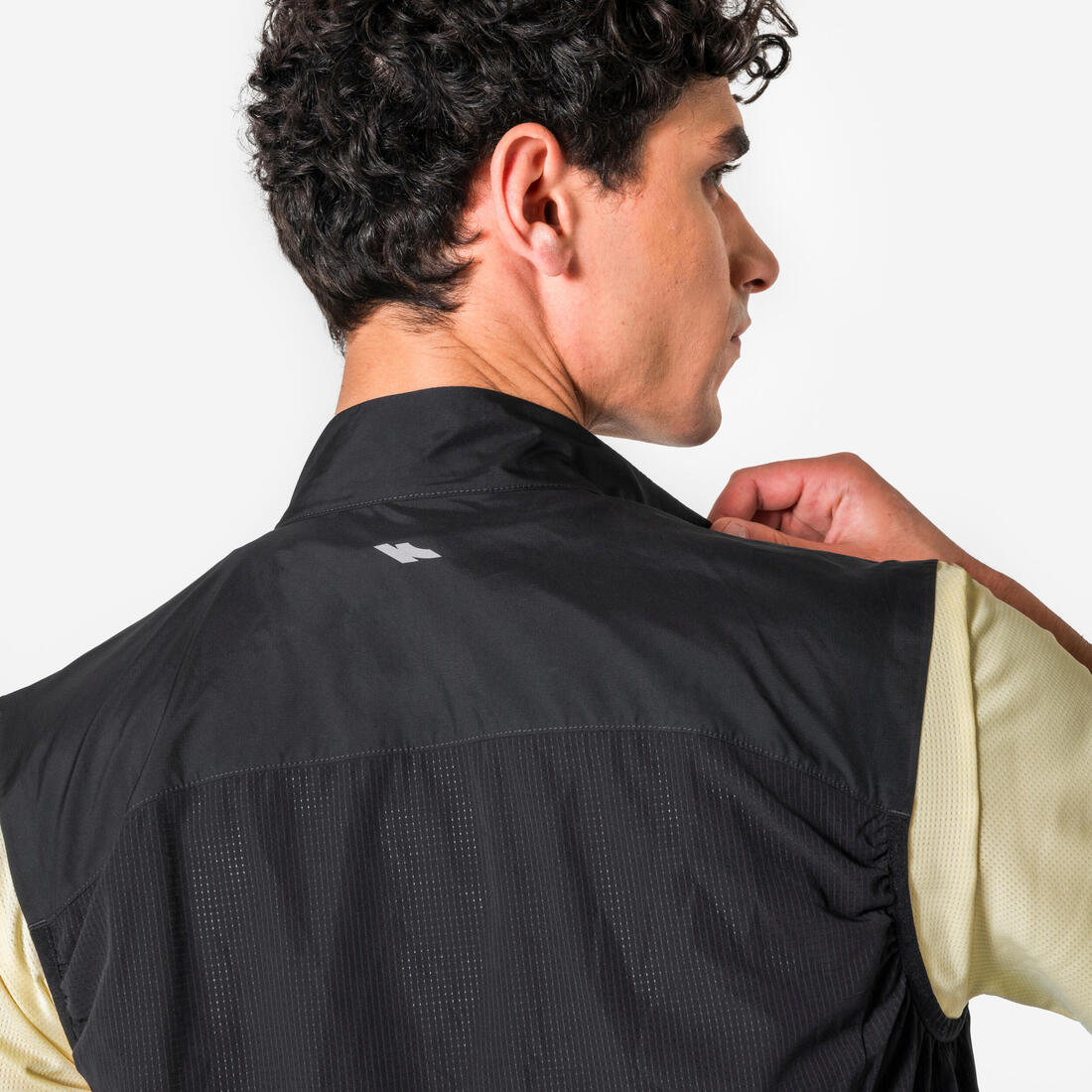 Veste de running coupe vent sans manche Homme, KIPRUN Run 500 noire