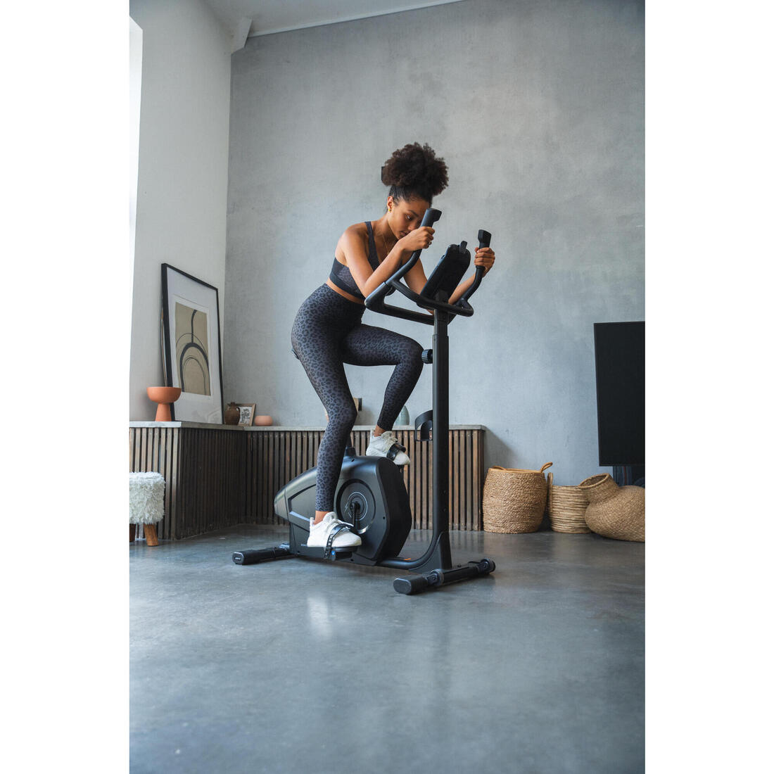 Vélo d'appartement connecté ultra confort et auto-alimenté - eb900 b
