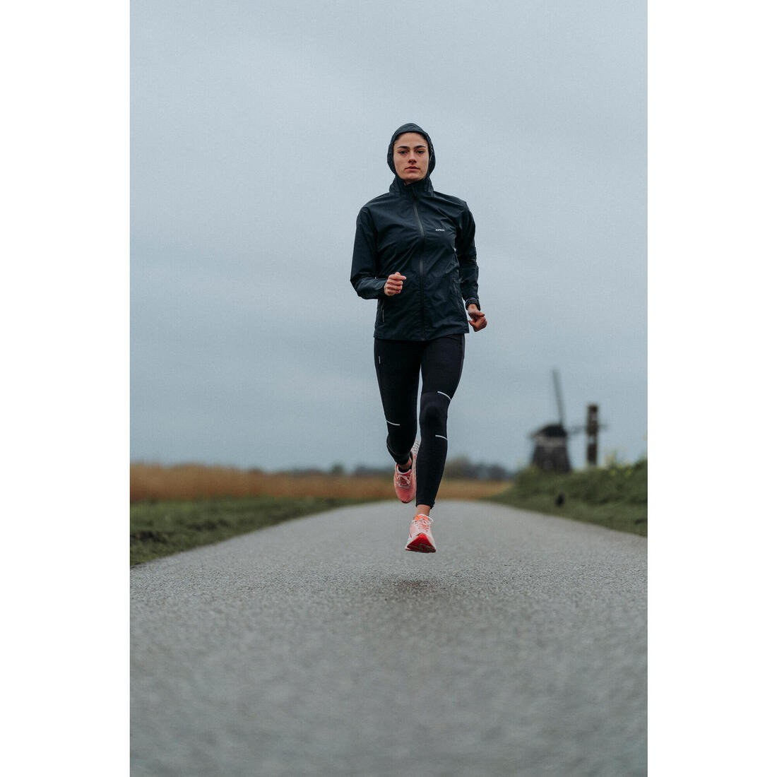 Veste running imperméable Femme, Kiprun Run Rain 900 gris foncé