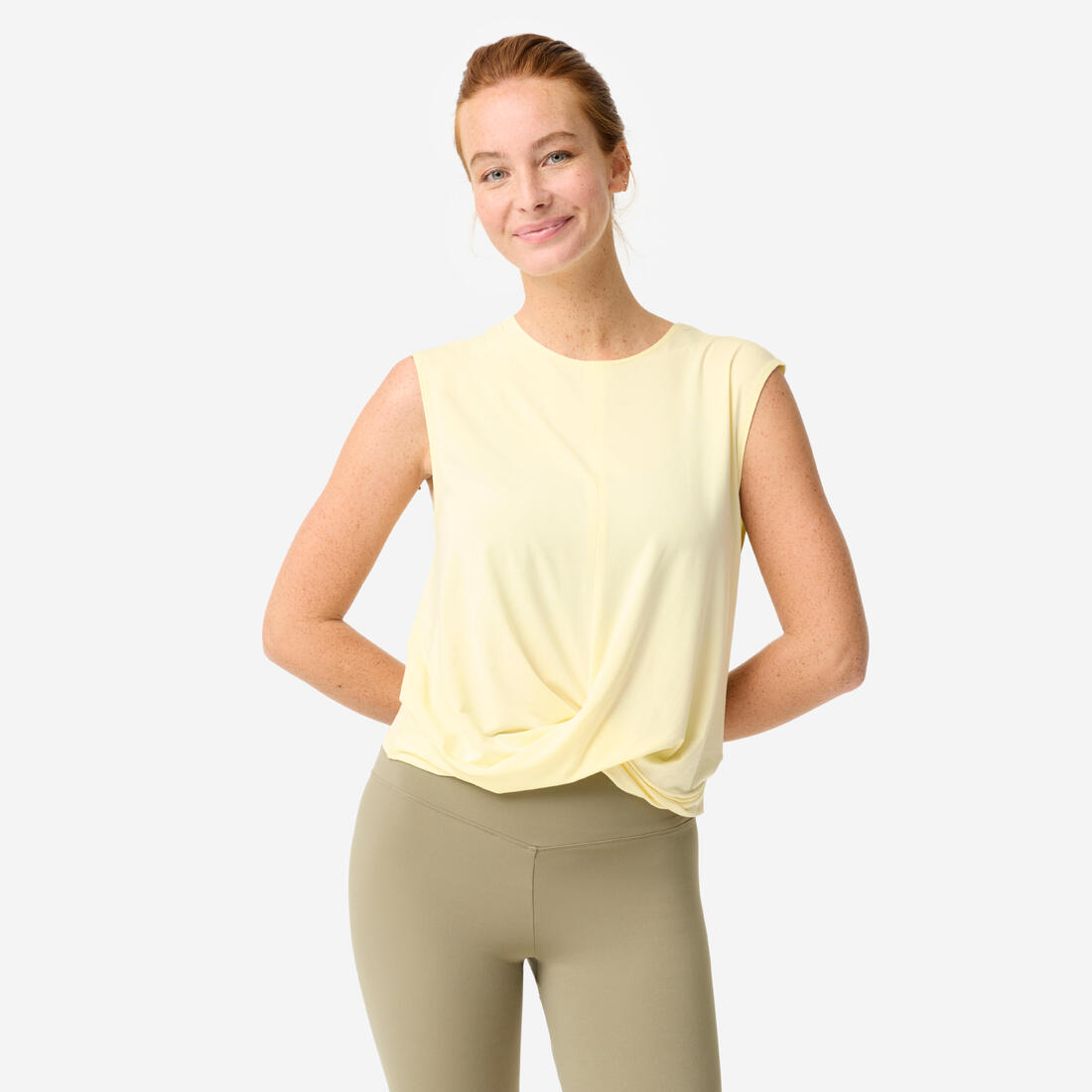 Un débardeur fluide et respirant de yoga/pilates