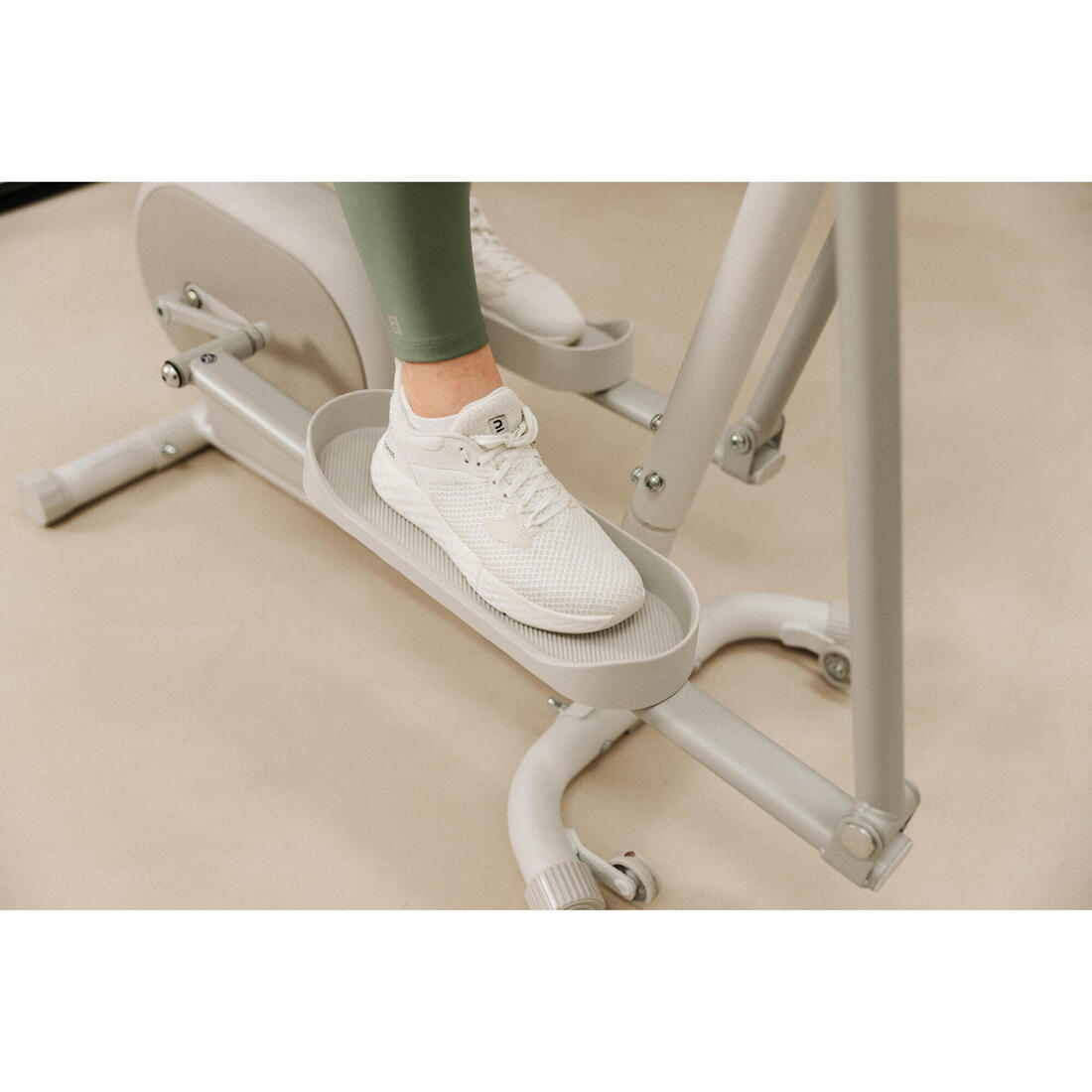 Vélo elliptique connecté, Initial Elliptical 100
