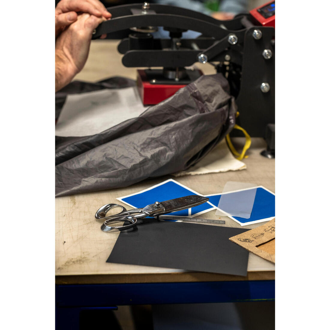 Rouleau autocollant de réparation textile multi-usage, bleu