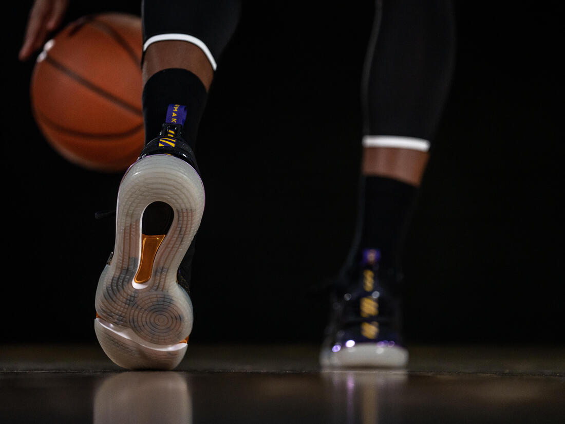 CHAUSSURES DE BASKETBALL NBA LOS ANGELES LAKERS TIGE MID - SE900