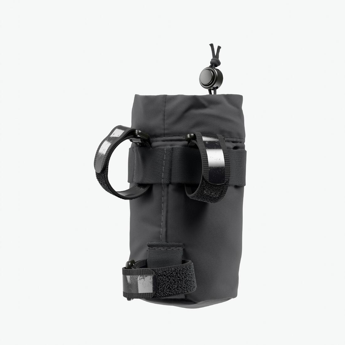 Porte-bidon de cintre de vélo en textile.