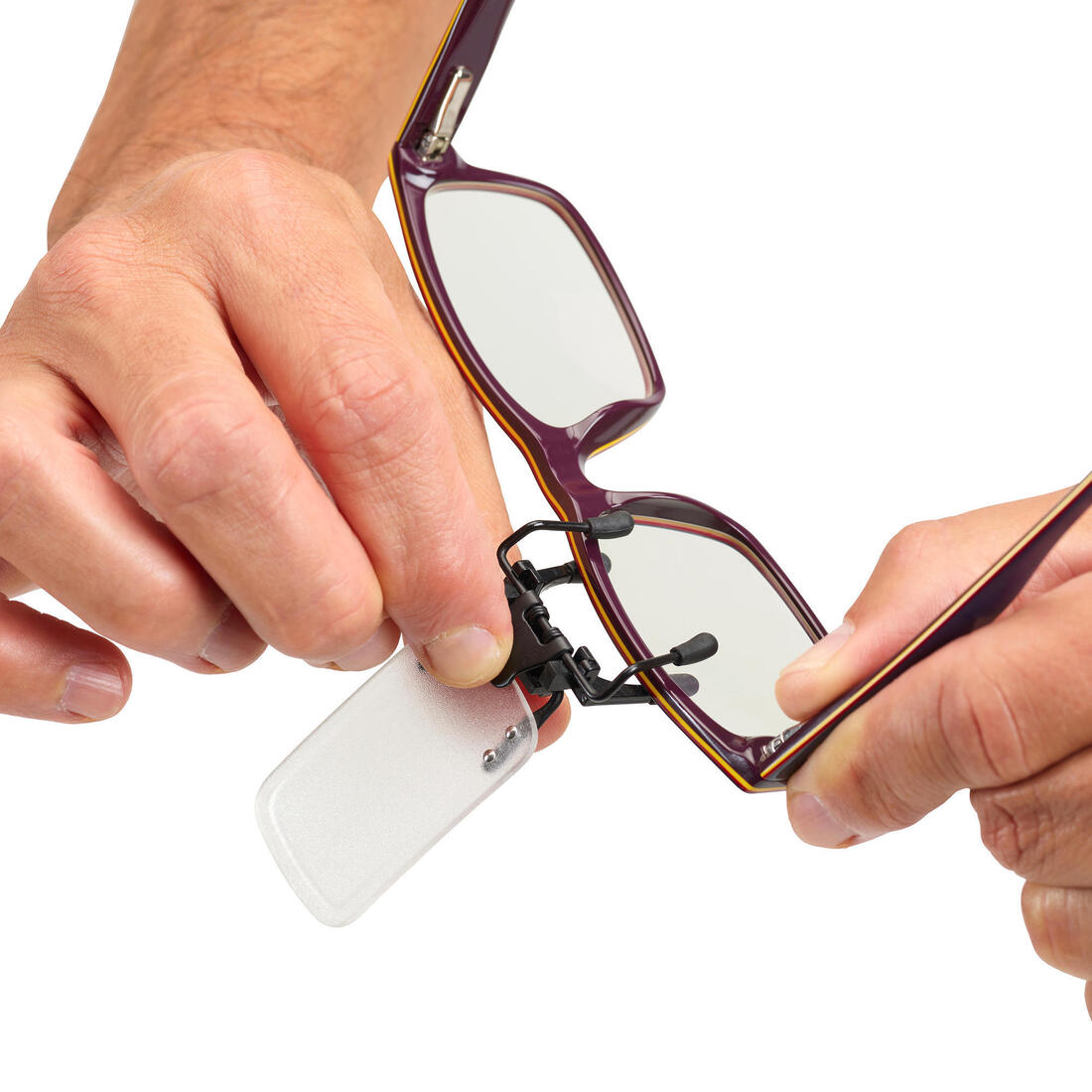 Cache œil de tir sportif pour porteur de lunettes de vue.