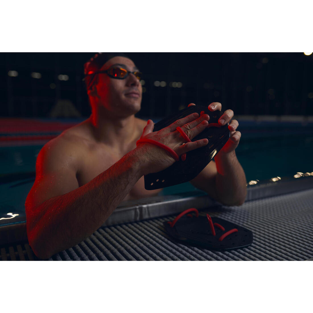 PLAQUETTES DE  NATATION  900 XL NOIR ROUGE