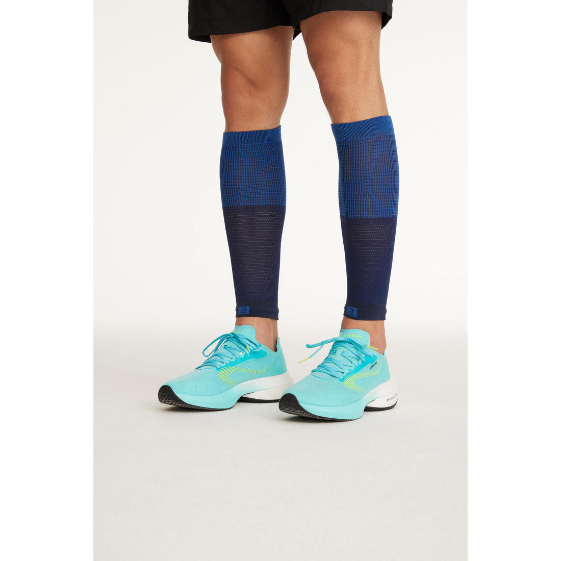 Manchon de compression running KIPRUN 500 noirs