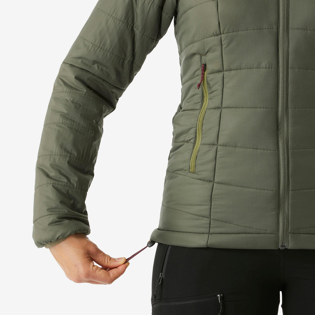 Doudoune de trek à capuche synthétique femme, MT100
