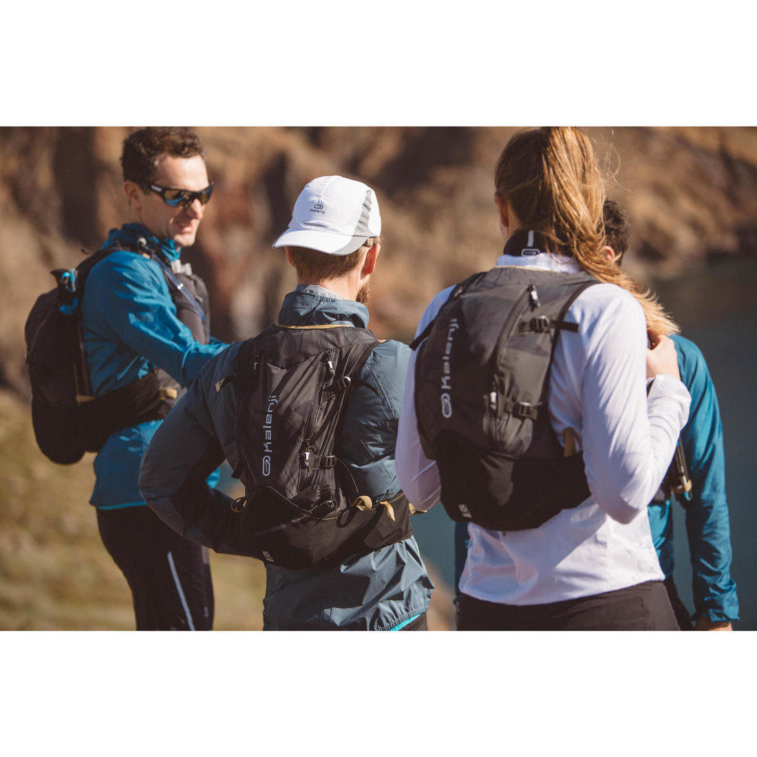 SAC TRAIL ULTRA RUNNING 15L MIXTE NOIR - VENDU AVEC POCHE À EAU 2L
