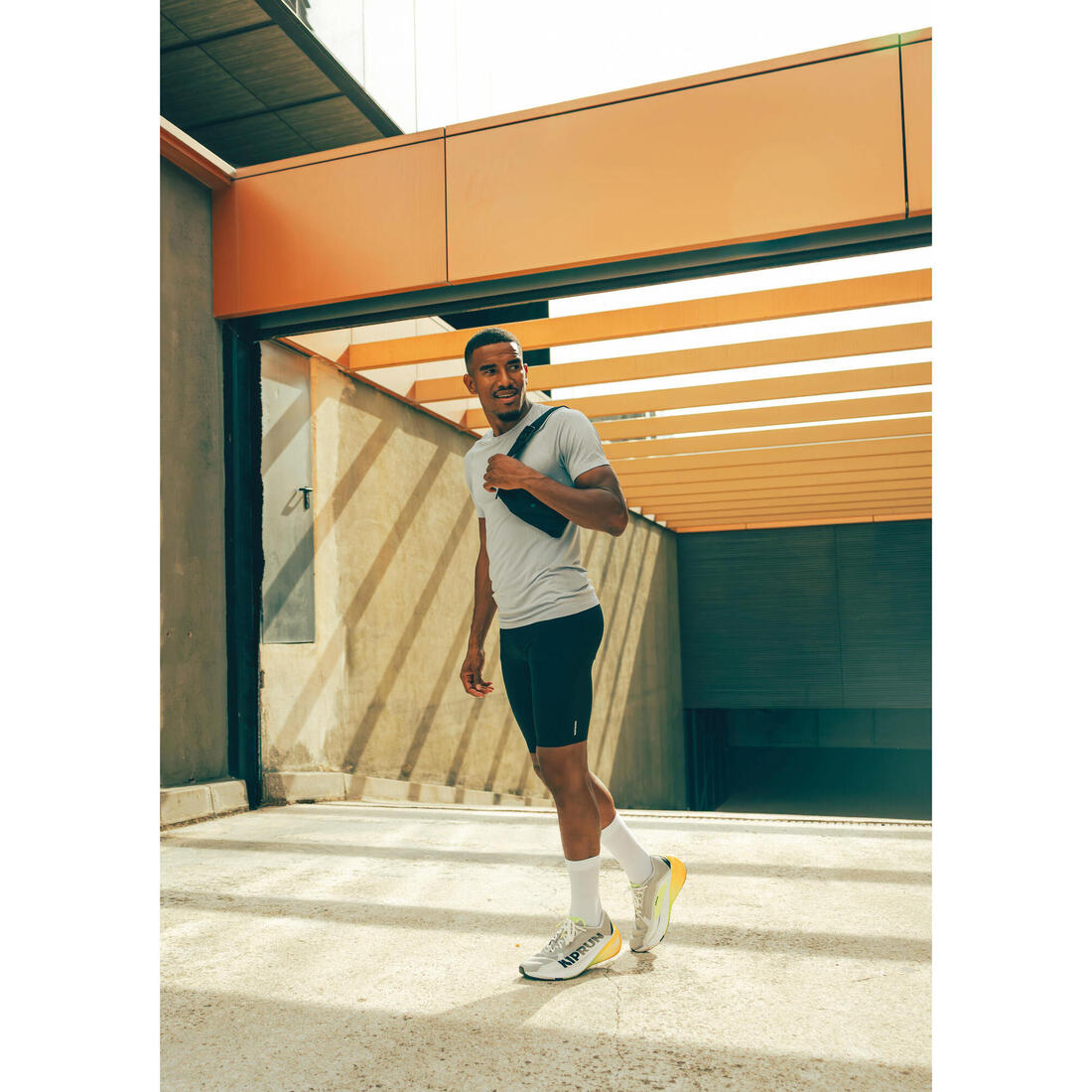 T-SHIRT DE RUNNING 500 CONFORT SLIM SANS COUTURES