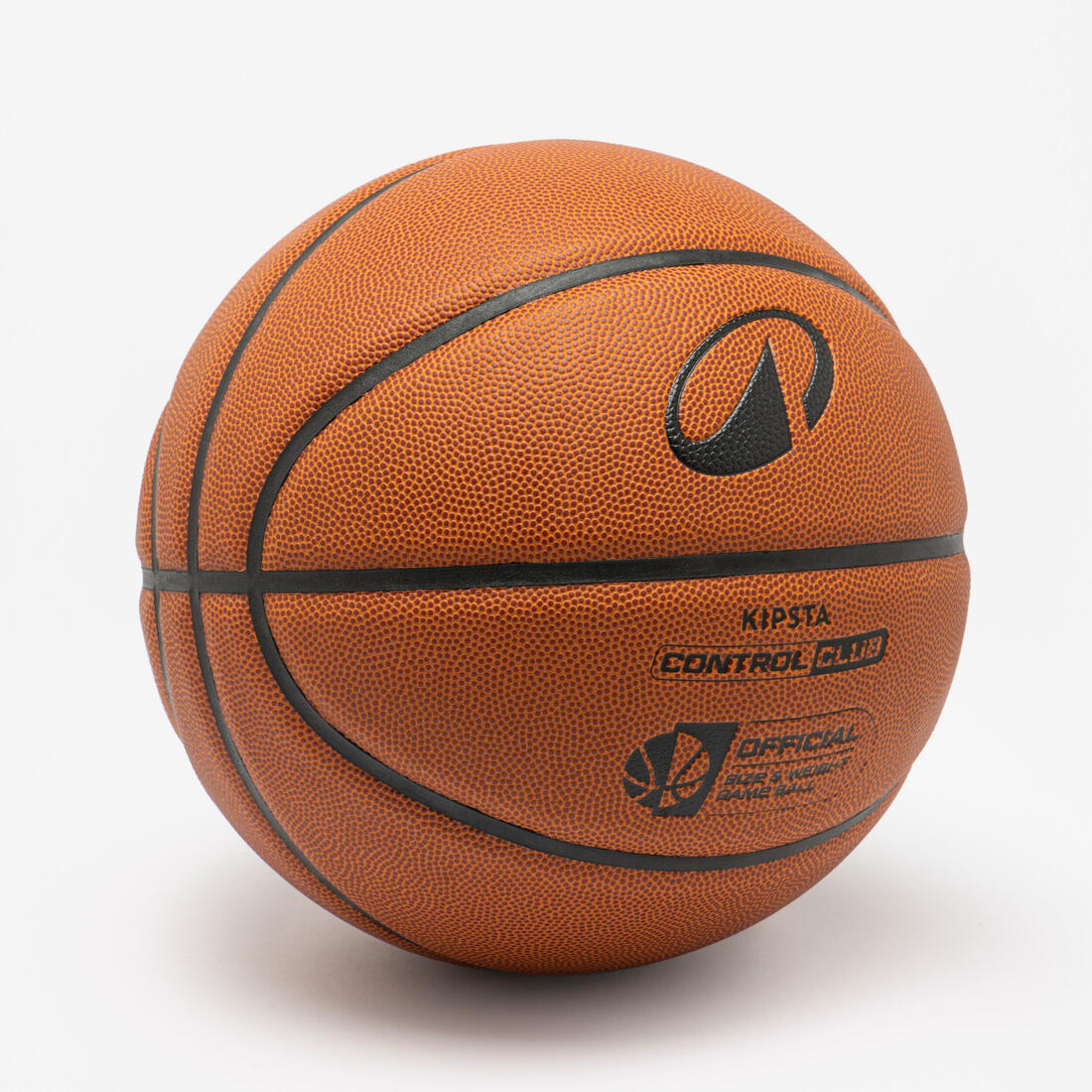Ballon de basket BT100 de taille 7 orange pour les hommes à partir de 13 ans .