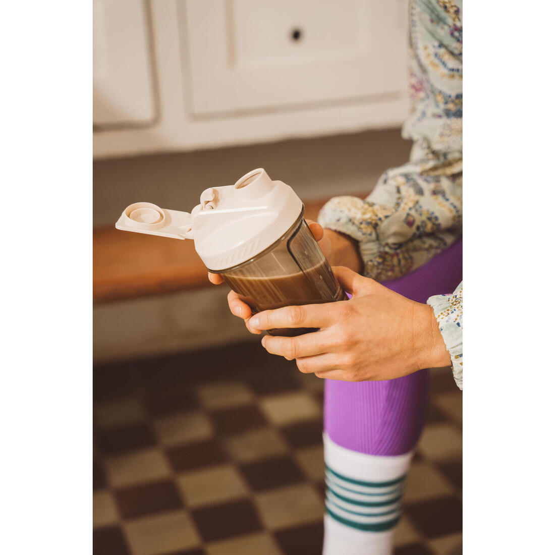 Mini shaker beige avec tamis 300ml