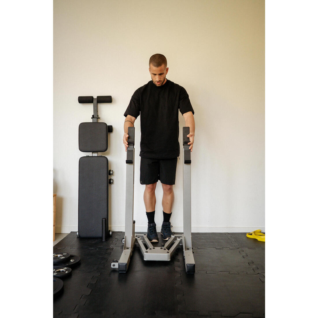 Rack de musculation 120 kg pliable en 2 sec et ultra-compact