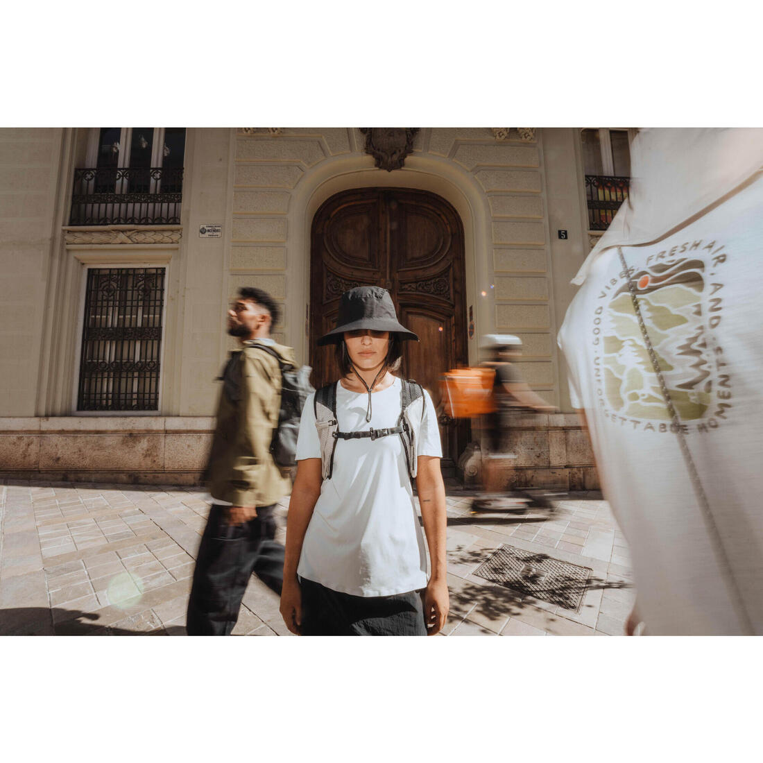 T-shirt de randonnée manches courtes femme, MH500