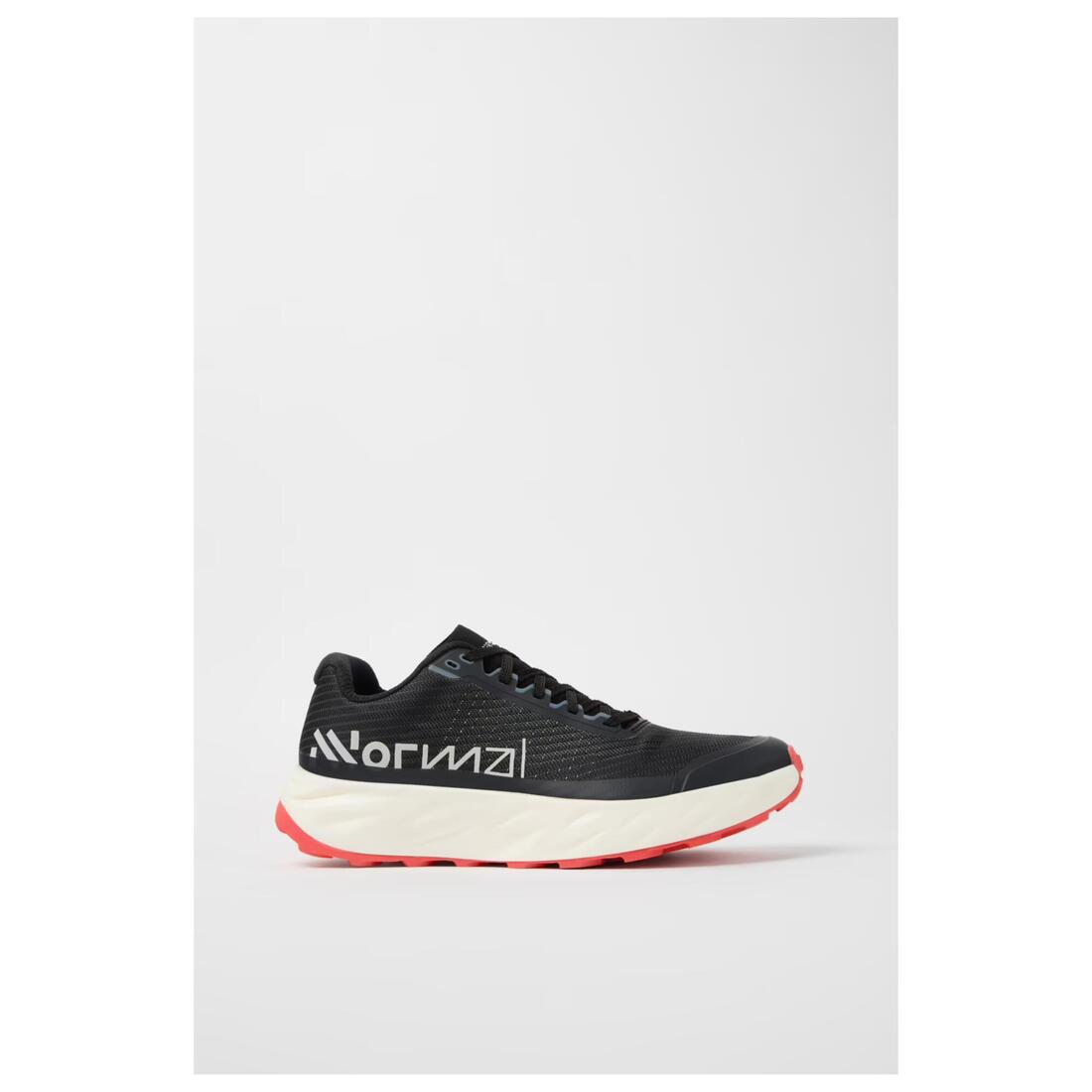 Chaussures de trail de la marque NNORMAL